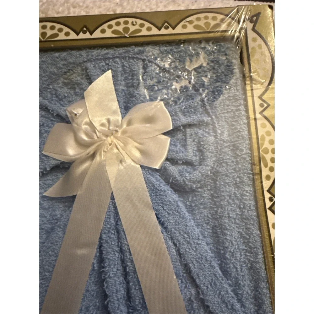 Vintage 1960s Decorative Towel Ensemble Gift Set Blue Floral NOS Boxed